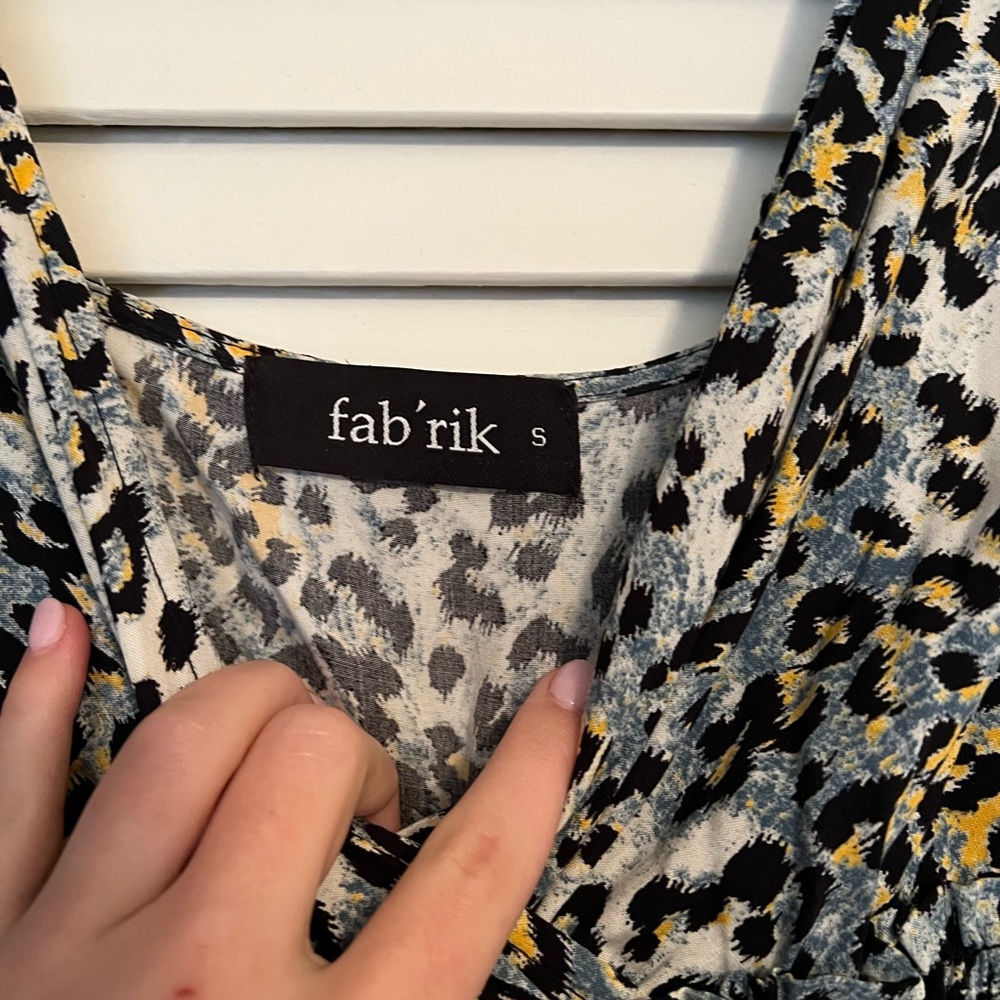 Glam Fab’rik Morena Tiered Leopard Printed Maxi Dress Size Small - Picture 3 of 8